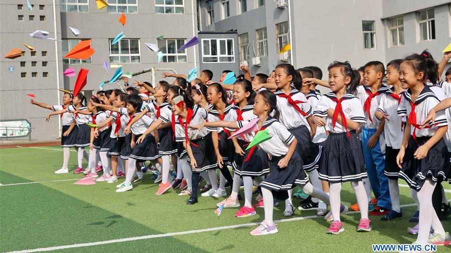 Schools prepare various activities for students to greet new semester ...