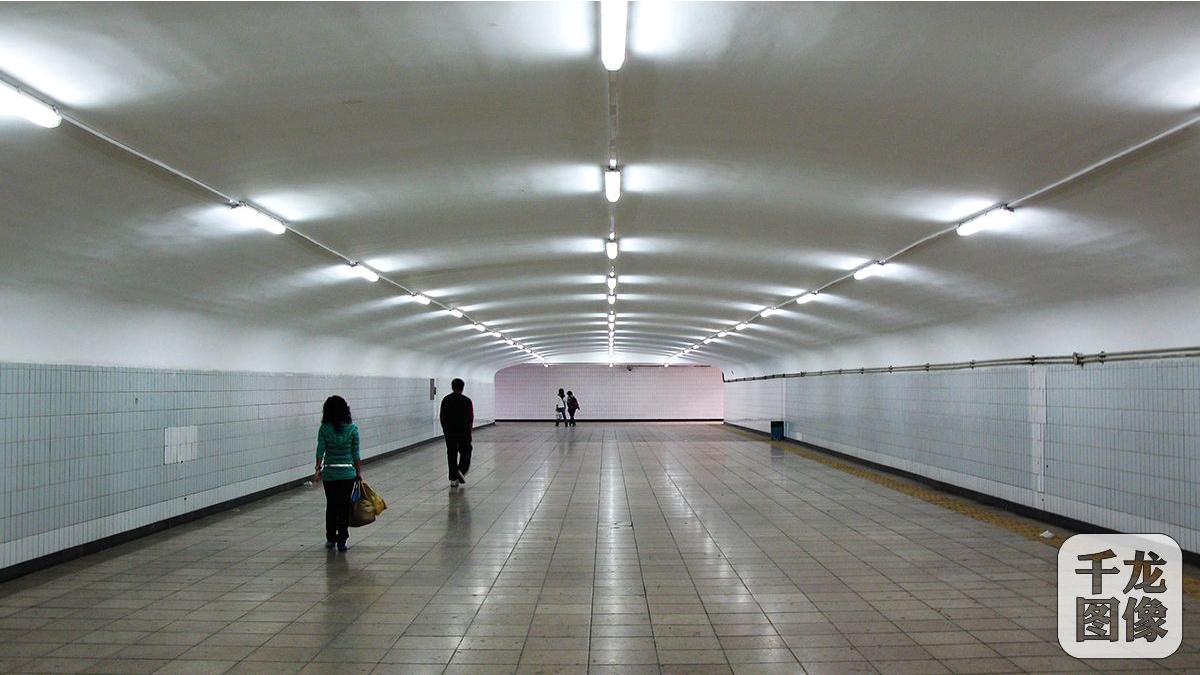 北京长安街建国门至复兴门之间及前门的27座人行过街地下通道中