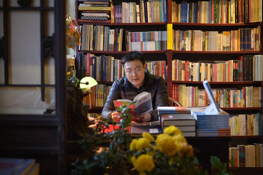 2014年4月,崔勇的正阳书局在西四路口的万松老人塔下开了新店.