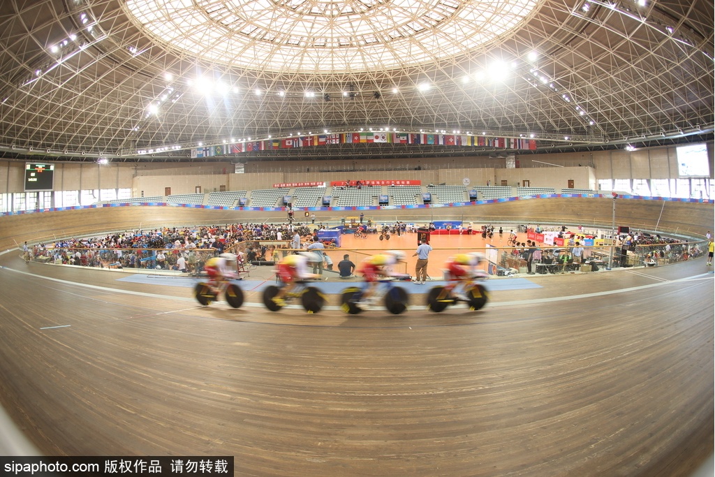 地下鉄を乗って北京観光、今回は楽しい「八角遊楽園駅」に下車
