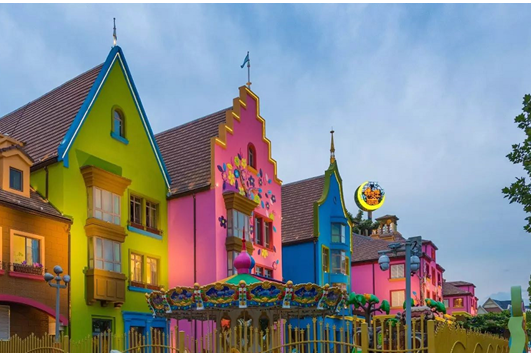 顶秀精灵堡童话亲子酒店是以童话精灵为主题打造的全家庭幻境童话空间