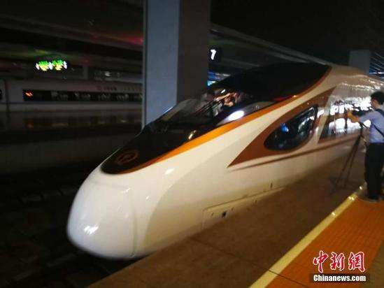 最新版の中国高速鉄道車両 復興号 北京 上海間でついにお目見え 中国メディア