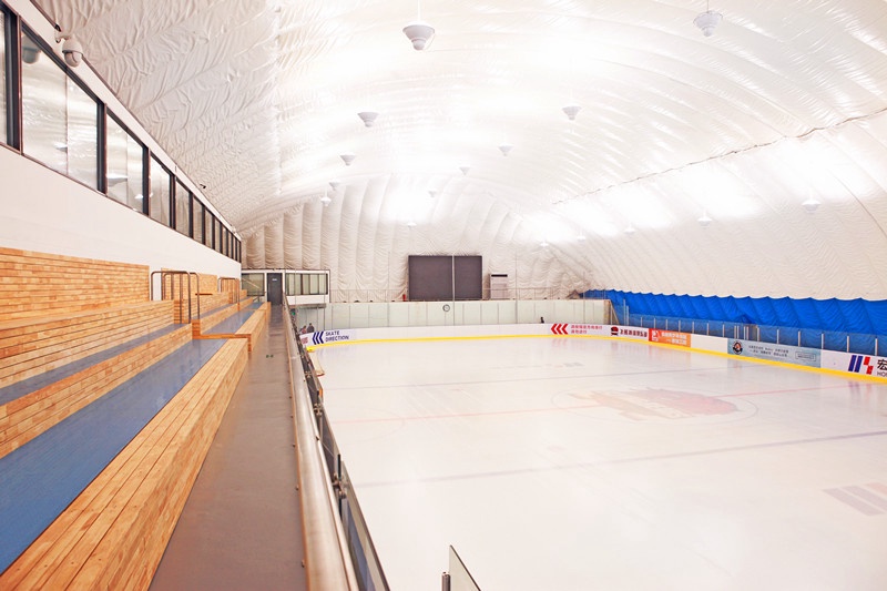 天气虽然已经转暖,滑冰爱好者却还是按捺不住那颗爱冰的心!