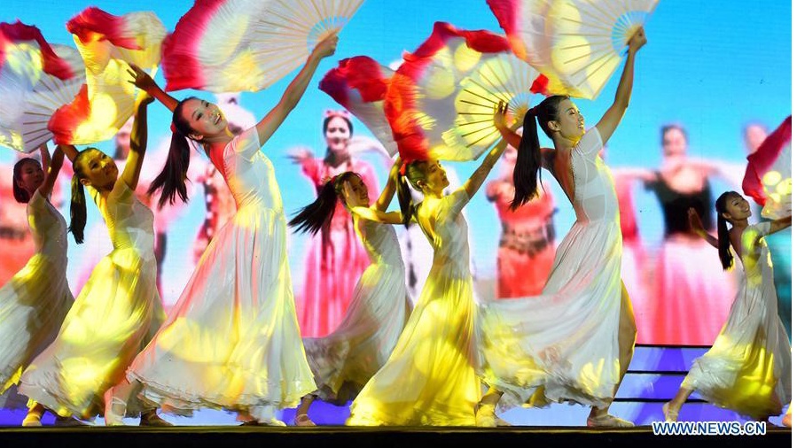 Performance staged to greet upcoming Mid-Autumn Festival in Beijing