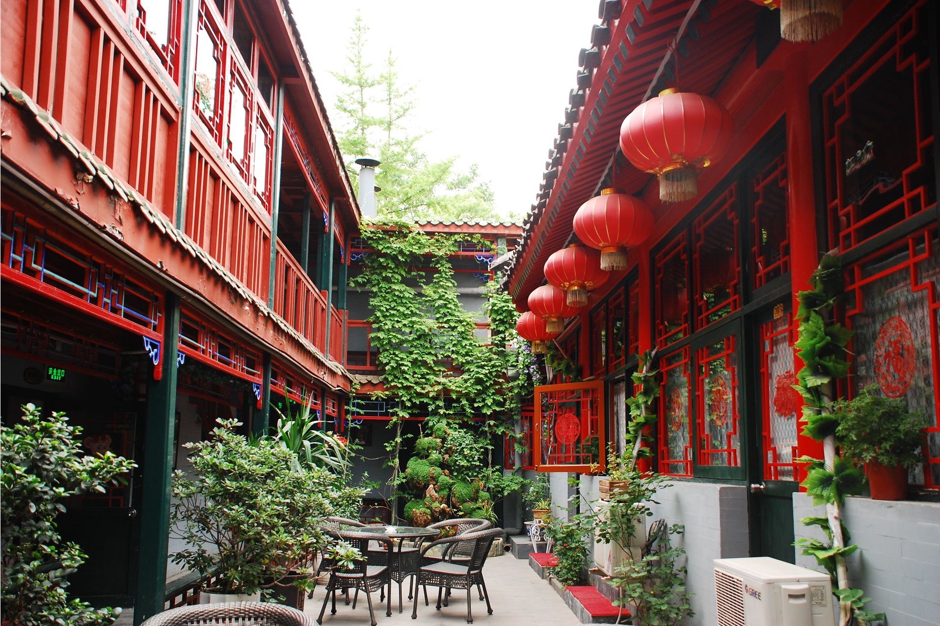 Double Happiness Beijing Courtyard Hotel